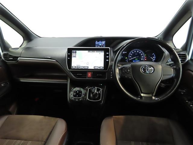 エスクァイア ハイブリッドＧｉ　プレミアムパッケージ　ハイブリッド　ナビ＆ＴＶ　両側電動スライド　メモリーナビ　フルセグ　バックカメラ　ＤＶＤ再生　衝突被害軽減システム　ＥＴＣ　３列シート　スマートキー　ＬＥＤヘッドランプ　乗車定員７人　キーレス　ＣＤ（12枚目）