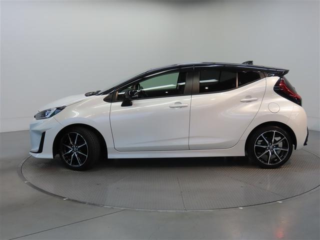 アクア ＧＲスポーツ　展示・試乗車　ハイブリッド　メモリーナビ　バックカメラ　ドラレコ　ミュージックプレイヤー接続可　衝突被害軽減システム　ＥＴＣ　スマートキー　ＬＥＤヘッドランプ　アイドリングストップ　キーレス（5枚目）