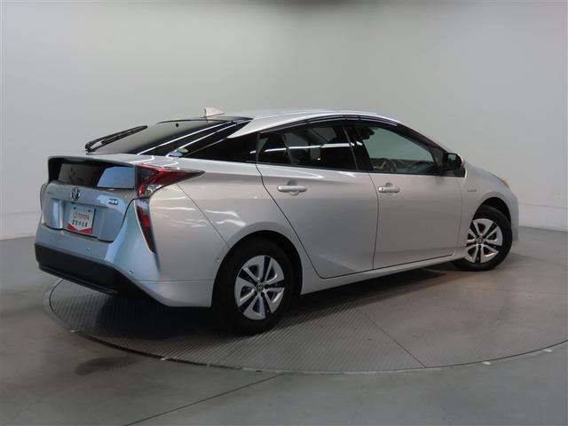 プリウス Ａプレミアム　革シート　ハイブリッド　ナビ＆ＴＶ　メモリーナビ　フルセグ　バックカメラ　ＤＶＤ再生　衝突被害軽減システム　ＥＴＣ　電動シート　スマートキー　ＬＥＤヘッドランプ　アイドリングストップ　キーレス　ＣＤ（5枚目）