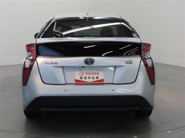 プリウス Ａプレミアム　革シート　ハイブリッド　ナビ＆ＴＶ　メモリーナビ　フルセグ　バックカメラ　ＤＶＤ再生　衝突被害軽減システム　ＥＴＣ　電動シート　スマートキー　ＬＥＤヘッドランプ　アイドリングストップ　キーレス　ＣＤ（7枚目）