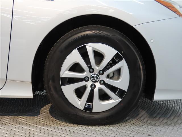 プリウス Ａプレミアム　革シート　ハイブリッド　ナビ＆ＴＶ　メモリーナビ　フルセグ　バックカメラ　ＤＶＤ再生　衝突被害軽減システム　ＥＴＣ　電動シート　スマートキー　ＬＥＤヘッドランプ　アイドリングストップ　キーレス　ＣＤ（19枚目）