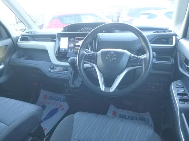 ソリオ ＨＹＢＲＩＤ　ＭＺ　オートライト　Ｂｌｕｅｔｏｏｔｈ　スライドドア　純正ナビ　プッシュスタート　シートヒーター　オートエアコン　スズキセーフティーサポート　衝突被害軽減システム　横滑り防止機能　衝突安全ボディ（10枚目）
