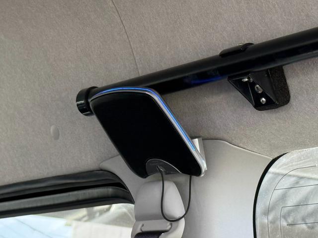 ハイエースバン ロングワイドスーパーＧＬ　４ＷＤ　ワンオーナー　両側パワースライドドア　スマートキー　ＬＥＤヘッドライト　リフトアップ　大径タイヤ新品付き　ダブルモニター　ナビ　後席モニター　社外スピーカー　フルセグテレビ　トランク２段棚付き（7枚目）