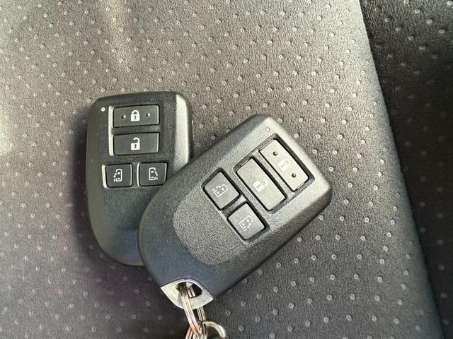 ハイエースバン ロングワイドスーパーＧＬ　４ＷＤ　ワンオーナー　両側パワースライドドア　スマートキー　ＬＥＤヘッドライト　リフトアップ　大径タイヤ新品付き　ダブルモニター　ナビ　後席モニター　社外スピーカー　フルセグテレビ　トランク２段棚付き（11枚目）