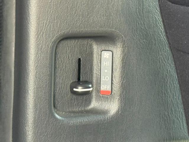 ハイエースバン ロングワイドスーパーＧＬ　４ＷＤ　ワンオーナー　両側パワースライドドア　スマートキー　ＬＥＤヘッドライト　リフトアップ　大径タイヤ新品付き　ダブルモニター　ナビ　後席モニター　社外スピーカー　フルセグテレビ　トランク２段棚付き（14枚目）