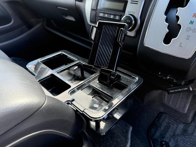 ハイエースバン ロングワイドスーパーＧＬ　４ＷＤ　ワンオーナー　両側パワースライドドア　スマートキー　ＬＥＤヘッドライト　リフトアップ　大径タイヤ新品付き　ダブルモニター　ナビ　後席モニター　社外スピーカー　フルセグテレビ　トランク２段棚付き（16枚目）