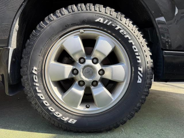 ハイエースバン ロングワイドスーパーＧＬ　４ＷＤ　ワンオーナー　両側パワースライドドア　スマートキー　ＬＥＤヘッドライト　リフトアップ　大径タイヤ新品付き　ダブルモニター　ナビ　後席モニター　社外スピーカー　フルセグテレビ　トランク２段棚付き（19枚目）