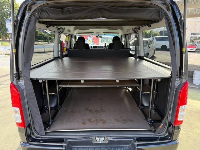 ハイエースバン ロングワイドスーパーＧＬ　４ＷＤ　ワンオーナー　両側パワースライドドア　スマートキー　ＬＥＤヘッドライト　リフトアップ　大径タイヤ新品付き　ダブルモニター　ナビ　後席モニター　社外スピーカー　フルセグテレビ　トランク２段棚付き（22枚目）