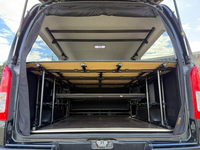 ハイエースバン ロングワイドスーパーＧＬ　４ＷＤ　ワンオーナー　両側パワースライドドア　スマートキー　ＬＥＤヘッドライト　リフトアップ　大径タイヤ新品付き　ダブルモニター　ナビ　後席モニター　社外スピーカー　フルセグテレビ　トランク２段棚付き（23枚目）