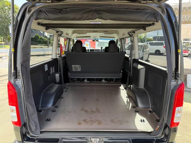 ハイエースバン ロングワイドスーパーＧＬ　４ＷＤ　ワンオーナー　両側パワースライドドア　スマートキー　ＬＥＤヘッドライト　リフトアップ　大径タイヤ新品付き　ダブルモニター　ナビ　後席モニター　社外スピーカー　フルセグテレビ　トランク２段棚付き（26枚目）