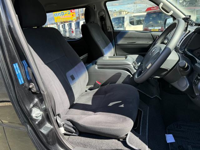 ハイエースバン ロングワイドスーパーＧＬ　４ＷＤ　ワンオーナー　両側パワースライドドア　スマートキー　ＬＥＤヘッドライト　リフトアップ　大径タイヤ新品付き　ダブルモニター　ナビ　後席モニター　社外スピーカー　フルセグテレビ　トランク２段棚付き（30枚目）