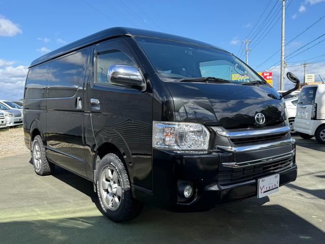 ハイエースバン ロングワイドスーパーＧＬ　４ＷＤ　ワンオーナー　両側パワースライドドア　スマートキー　ＬＥＤヘッドライト　リフトアップ　大径タイヤ新品付き　ダブルモニター　ナビ　後席モニター　社外スピーカー　フルセグテレビ　トランク２段棚付き（33枚目）