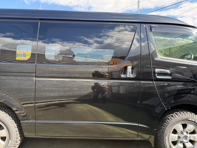ハイエースバン ロングワイドスーパーＧＬ　４ＷＤ　ワンオーナー　両側パワースライドドア　スマートキー　ＬＥＤヘッドライト　リフトアップ　大径タイヤ新品付き　ダブルモニター　ナビ　後席モニター　社外スピーカー　フルセグテレビ　トランク２段棚付き（39枚目）
