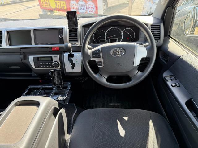 ハイエースバン ロングワイドスーパーＧＬ　４ＷＤ　ワンオーナー　両側パワースライドドア　スマートキー　ＬＥＤヘッドライト　リフトアップ　大径タイヤ新品付き　ダブルモニター　ナビ　後席モニター　社外スピーカー　フルセグテレビ　トランク２段棚付き（51枚目）