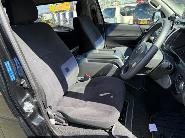 ハイエースバン ロングワイドスーパーＧＬ　４ＷＤ　ワンオーナー　両側パワースライドドア　スマートキー　ＬＥＤヘッドライト　リフトアップ　大径タイヤ新品付き　ダブルモニター　ナビ　後席モニター　社外スピーカー　フルセグテレビ　トランク２段棚付き（53枚目）