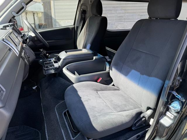 ハイエースバン ロングワイドスーパーＧＬ　４ＷＤ　ワンオーナー　両側パワースライドドア　スマートキー　ＬＥＤヘッドライト　リフトアップ　大径タイヤ新品付き　ダブルモニター　ナビ　後席モニター　社外スピーカー　フルセグテレビ　トランク２段棚付き（54枚目）