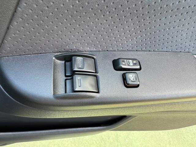 ハイエースバン ロングワイドスーパーＧＬ　４ＷＤ　ワンオーナー　両側パワースライドドア　スマートキー　ＬＥＤヘッドライト　リフトアップ　大径タイヤ新品付き　ダブルモニター　ナビ　後席モニター　社外スピーカー　フルセグテレビ　トランク２段棚付き（67枚目）