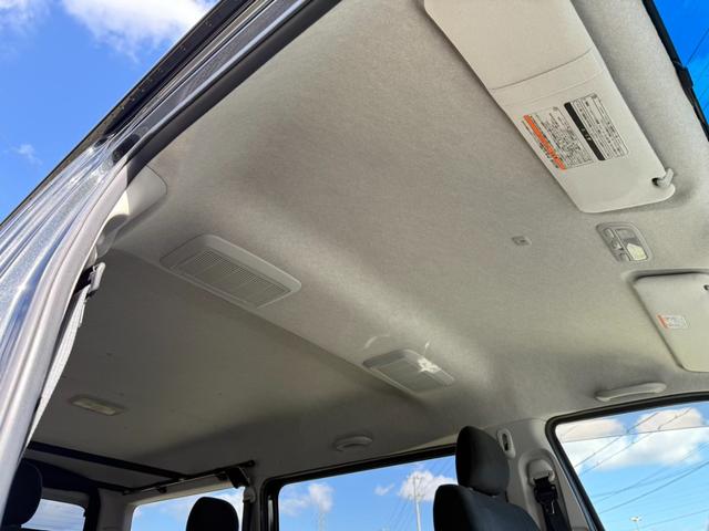 ハイエースバン ロングワイドスーパーＧＬ　４ＷＤ　ワンオーナー　両側パワースライドドア　スマートキー　ＬＥＤヘッドライト　リフトアップ　大径タイヤ新品付き　ダブルモニター　ナビ　後席モニター　社外スピーカー　フルセグテレビ　トランク２段棚付き（69枚目）