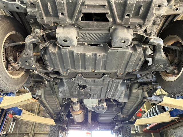 ハイエースバン ロングワイドスーパーＧＬ　４ＷＤ　ワンオーナー　両側パワースライドドア　スマートキー　ＬＥＤヘッドライト　リフトアップ　大径タイヤ新品付き　ダブルモニター　ナビ　後席モニター　社外スピーカー　フルセグテレビ　トランク２段棚付き（79枚目）