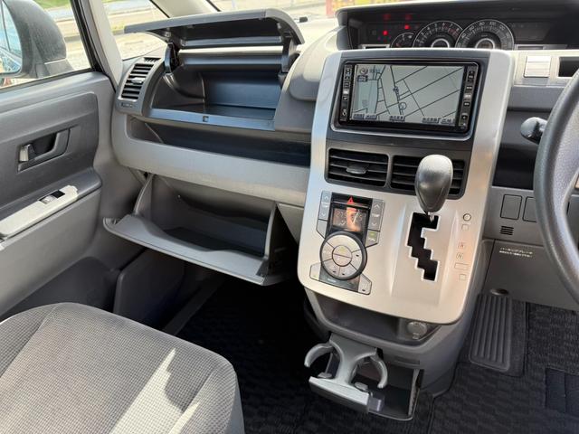 ヴォクシー トランス-X ライトキャンピングカー 車中泊しよう車 新品タープ 新品エアマット デッキボード デッキベッド 5人乗り4ナンバー登録可 HID ナビ 地デジテレビ DVDビデオ CD録音 ETC車載器 Wエアバッグ(70枚目)