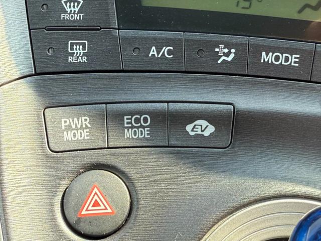 プリウス Ｓ　ハイブリッド　純正ＨＤＤナビ　バックカメラ　フロントカメラ　ワンセグテレビ　ＤＶＤビデオ　ＣＤ録音　ステアリングリモコン　ＥＴＣ車載器　スマートキー　プッシュスタート　８エアバッグ（12枚目）