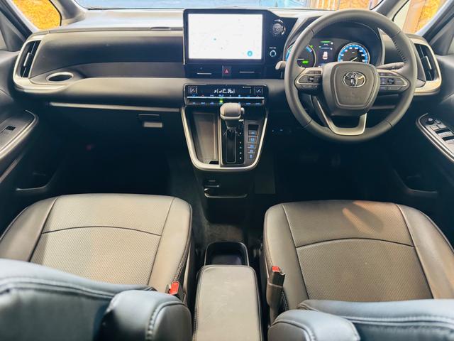 ヴォクシー ハイブリッドＳ－Ｇ　モデリスタエアロ／アルミ　ドライブレコーダー　バックカメラ　ナビ　ＴＶ　クリアランスソナー　オートクルーズコントロール　レーンアシスト　両側電動スライドドア　福祉車両　サイドリフトアップチルトシート（2枚目）