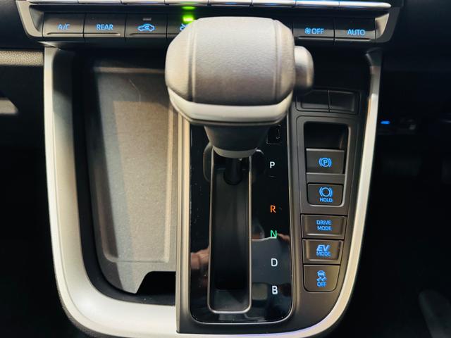 ヴォクシー ハイブリッドＳ－Ｇ　モデリスタエアロ／アルミ　ドライブレコーダー　バックカメラ　ナビ　ＴＶ　クリアランスソナー　オートクルーズコントロール　レーンアシスト　両側電動スライドドア　福祉車両　サイドリフトアップチルトシート（9枚目）