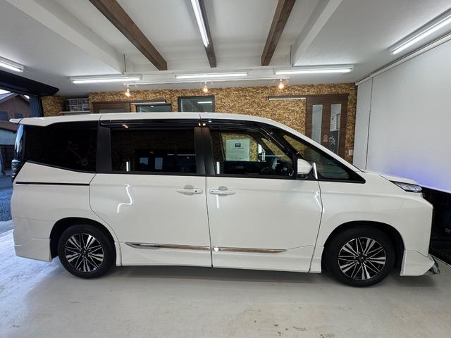 ヴォクシー ハイブリッドＳ－Ｇ　モデリスタエアロ／アルミ　ドライブレコーダー　バックカメラ　ナビ　ＴＶ　クリアランスソナー　オートクルーズコントロール　レーンアシスト　両側電動スライドドア　福祉車両　サイドリフトアップチルトシート（15枚目）