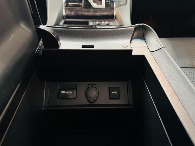 アルファードハイブリッド ＳＲ　３眼ＬＥＤライト　ドライブレコーダー　ＥＴＣ　バックカメラ　ナビ　ＴＶ　クリアランスソナー　オートクルーズコントロール　レーンアシスト　両側スライドドア　福祉車両　サイドリフトアップチルトシート（44枚目）