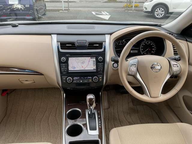 ティアナ ＸＬ　日産コネクトナビ　ＥＴＣ　社外ドラレコ前後　アラウンドビュー　横滑り防止装置　クルーズコントロール　インテリキー（4枚目）