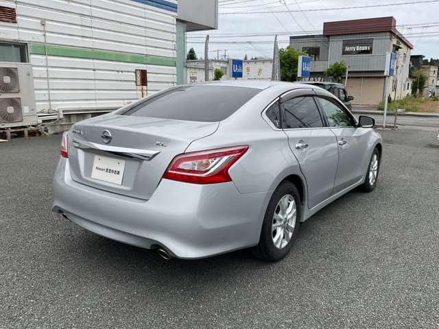 ティアナ ＸＬ　日産コネクトナビ　ＥＴＣ　社外ドラレコ前後　アラウンドビュー　横滑り防止装置　クルーズコントロール　インテリキー（6枚目）