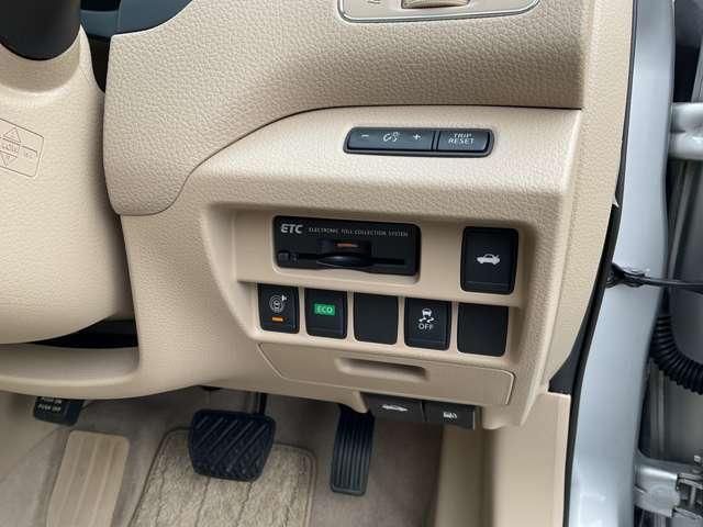 ティアナ ＸＬ　日産コネクトナビ　ＥＴＣ　社外ドラレコ前後　アラウンドビュー　横滑り防止装置　クルーズコントロール　インテリキー（11枚目）
