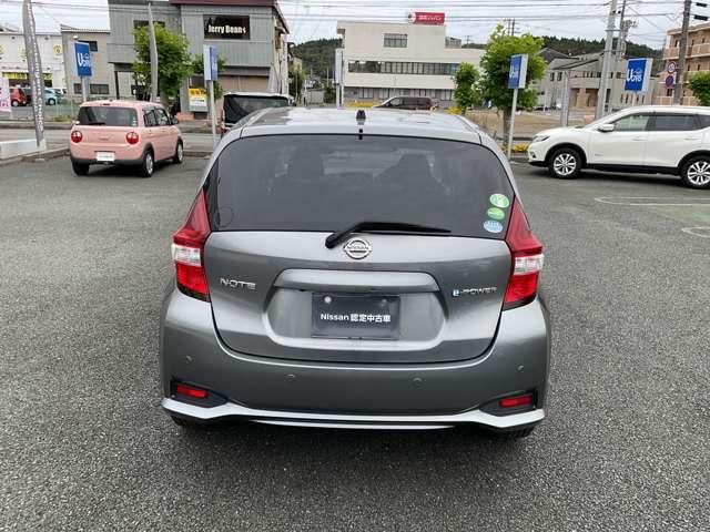 ノート ｅ－パワー　Ｘ　純正Ｍナビ　ＭＭ３１６Ｄ－Ｗ　ＥＴＣ　アラウンドビュ－　追突防止　横滑り防止装置　車線逸脱警報　１５インチ純正アルミ　ＬＥＤヘッドランプ　インテリキー　ナビ取付パッケージ（3枚目）