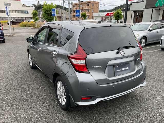 ノート ｅ－パワー　Ｘ　純正Ｍナビ　ＭＭ３１６Ｄ－Ｗ　ＥＴＣ　アラウンドビュ－　追突防止　横滑り防止装置　車線逸脱警報　１５インチ純正アルミ　ＬＥＤヘッドランプ　インテリキー　ナビ取付パッケージ（7枚目）