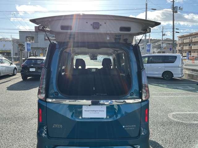 �֗��ȃf���A���o�b�N�h�A�@���̃X�y�[�X�����Ȃ��Ă��@�ו��̏o������\�ł�