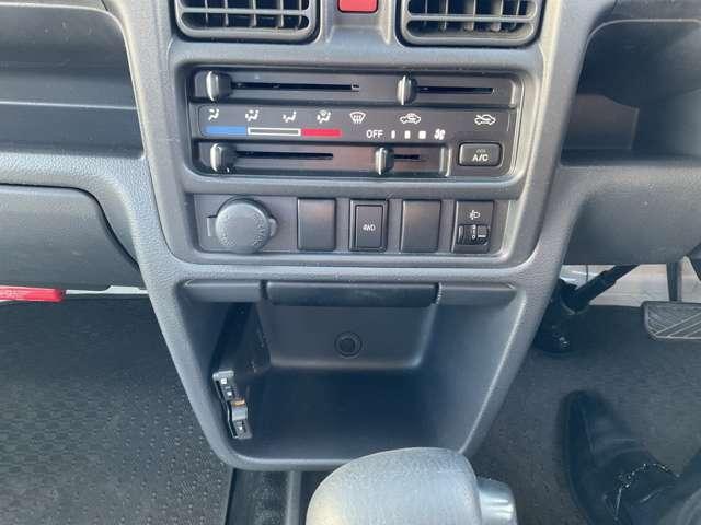 ＮＴ１００クリッパートラック ６６０　ＤＸ　４ＷＤ　オートマ　ＡＭ／ＦＭチューナ（9枚目）