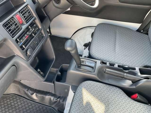 ＮＴ１００クリッパートラック ６６０　ＤＸ　４ＷＤ　オートマ　ＡＭ／ＦＭチューナ（12枚目）