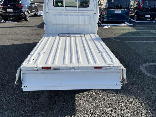 ＮＴ１００クリッパートラック ６６０　ＤＸ　４ＷＤ　オートマ　ＡＭ／ＦＭチューナ（13枚目）