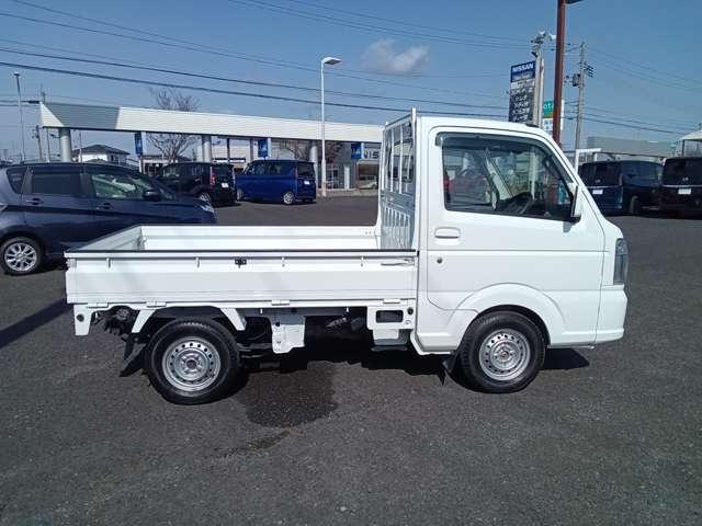 NT100クリッパートラック 660 GX 4WD 5速マニュアル車 CDチューナー付(7枚目)