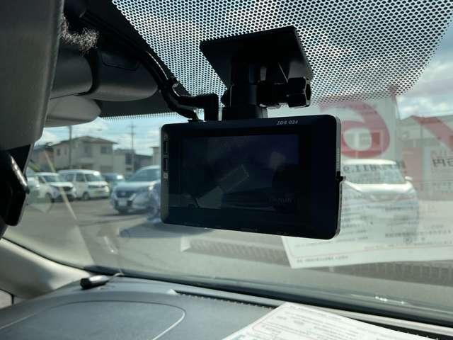ノート １．２　ｅ－ＰＯＷＥＲ　メダリスト　車検整備付き　ｂｌｕｅｔｏｏｔｈ対応ナビゲーショ（10枚目）