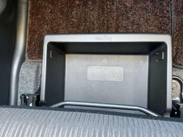 ����ȉ����ɃT���_��������������V�[�g�A���_�[�g���[���[�a�n�w���L��܂��B