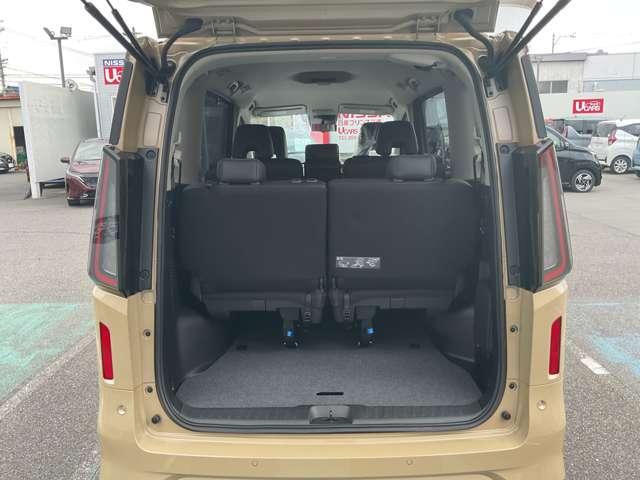 セレナ 2.0 ハイウェイスターV 当社社用車UP 店頭販売限定車(18枚目)