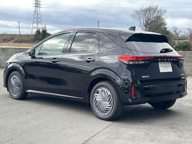 ノート １．２　Ｘ　社有車　禁煙車　純正ナビ　地デジフルセグ（3枚目）