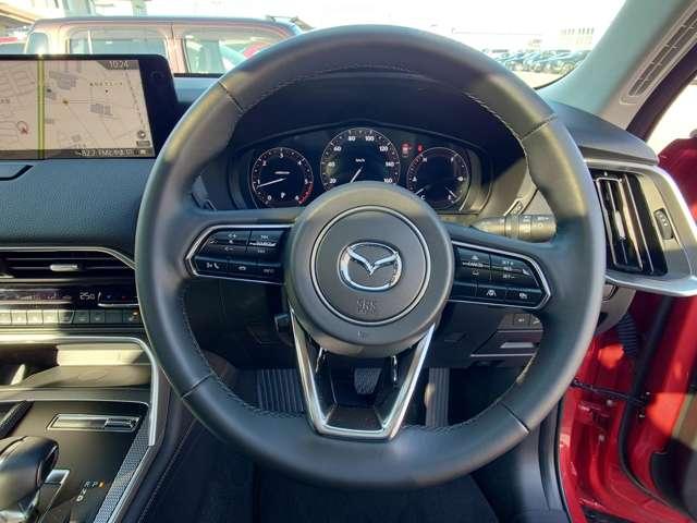 ���X�e�A�����O�����ɂ́A�I�[�f�B�I�����[�g�R���g���[���X�C�b�`�A�E���ɂ̓��[�_�[�N���[�Y�R���g���[���X�C�b�`��������Ă���܂��B��