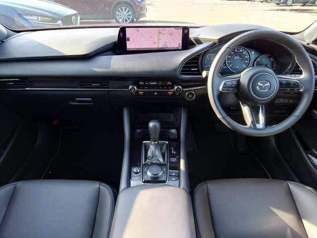 ＭＡＺＤＡ３ファストバック １．５　１５Ｓ　レザー　ツーリング　セレクション　（ブラック　試乗車ＵＰ　電動シート　全方位モニター（7枚目）