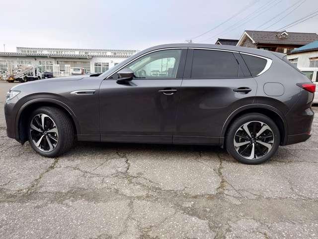 ＣＸ－６０ ３．３　ＸＤハイブリッド　エクスクルーシブ　モダン　ディーゼ　社用車ＵＰ　電動Ｒゲート　３６０ビューモニター　地デジ　ＬＥＤヘッド　電動シート　スマートキー　ＵＳＢ　ＥＴＣ　革シート　オートマチックハイビーム　シートエアコン　サイドカメラ　フルタイム４ＷＤ（3枚目）