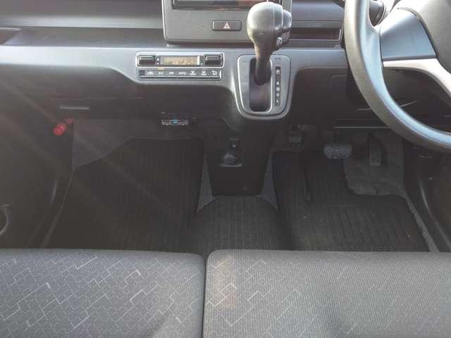 フレア ６６０　ハイブリッド　ＸＧ　レンタカーＵＰ　マニュアルエアコン　ブレーキサポート　パワーウィンドウ　フルセグＴＶ　パワーステアリング　バックカメラ　スマートキー　シートヒーター　盗難防止システム　メモリーナビ　禁煙車　キーレス（12枚目）