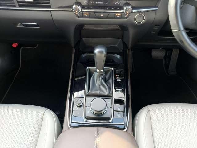 CX-30 2.0 20S ツーリング 4WD 試乗車UP AWD レーダークルーズコントロール 電動バックドア 運転席パワーシート スマートキー 禁煙 コーナーセンサー Bluetooth接続 アイドリングストップ LEDヘッドライト キーレス(12枚目)