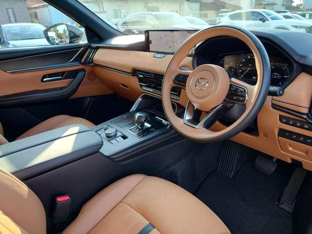 �����ړ������Ȃ��h���C�r���O�ɐ�O�ł���R�b�N�s�b�g�B�^�]���ɕK�v�ȁu���s���v�Ƃ���ȊO�́u�֗��E���K���v�𖾊m�ɕ����Ă���̂ŏ��𓾂鎞�ɖ��������Ȃ����Ă��܂��B