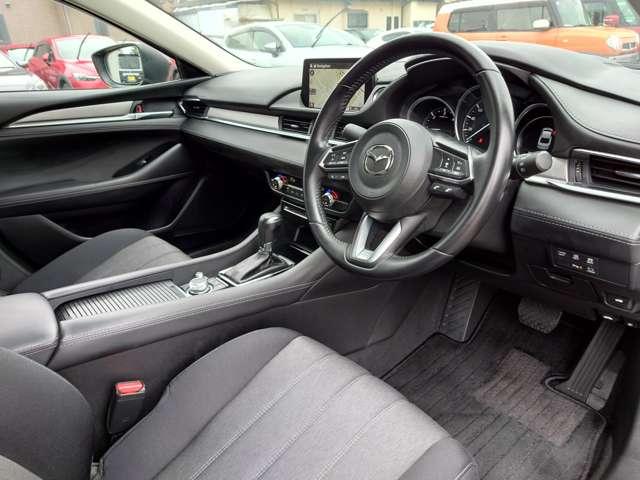 �����ړ������Ȃ��h���C�r���O�ɐ�O�ł���R�b�N�s�b�g�B�^�]���ɕK�v�ȁu���s���v�Ƃ���ȊO�́u�֗��E���K���v�𖾊m�ɕ����Ă���̂ŏ��𓾂鎞�ɖ��������Ȃ����Ă��܂��B